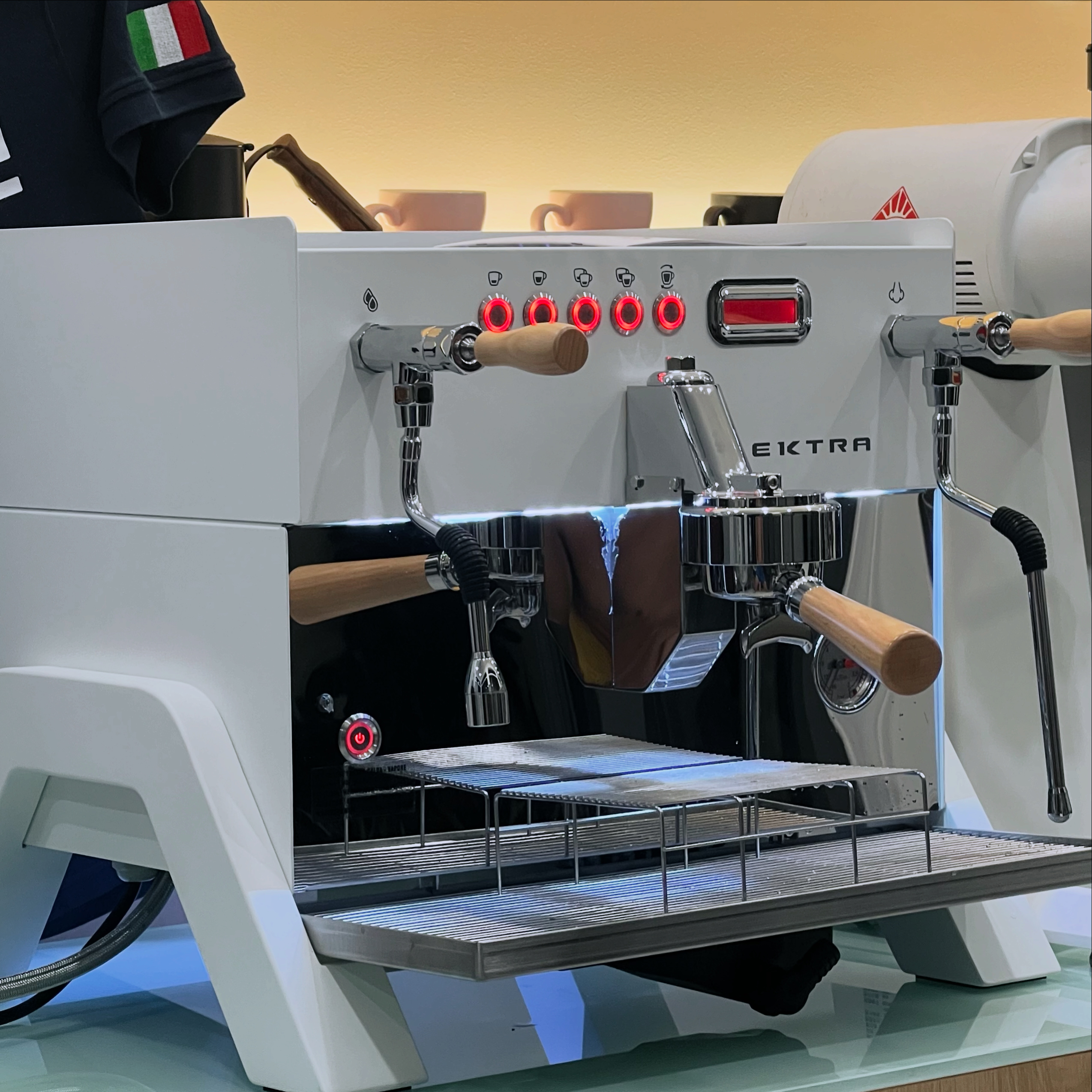 ELEKTRA Eklipto  1 group